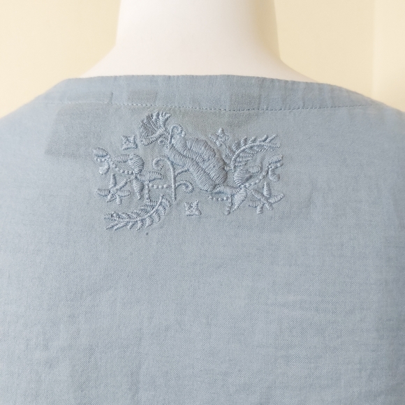 Eddie Bauer Sky Blue Floral Embroidered 3/4 Sleeve Lightweight Blouse XL - Picture 7 of 12